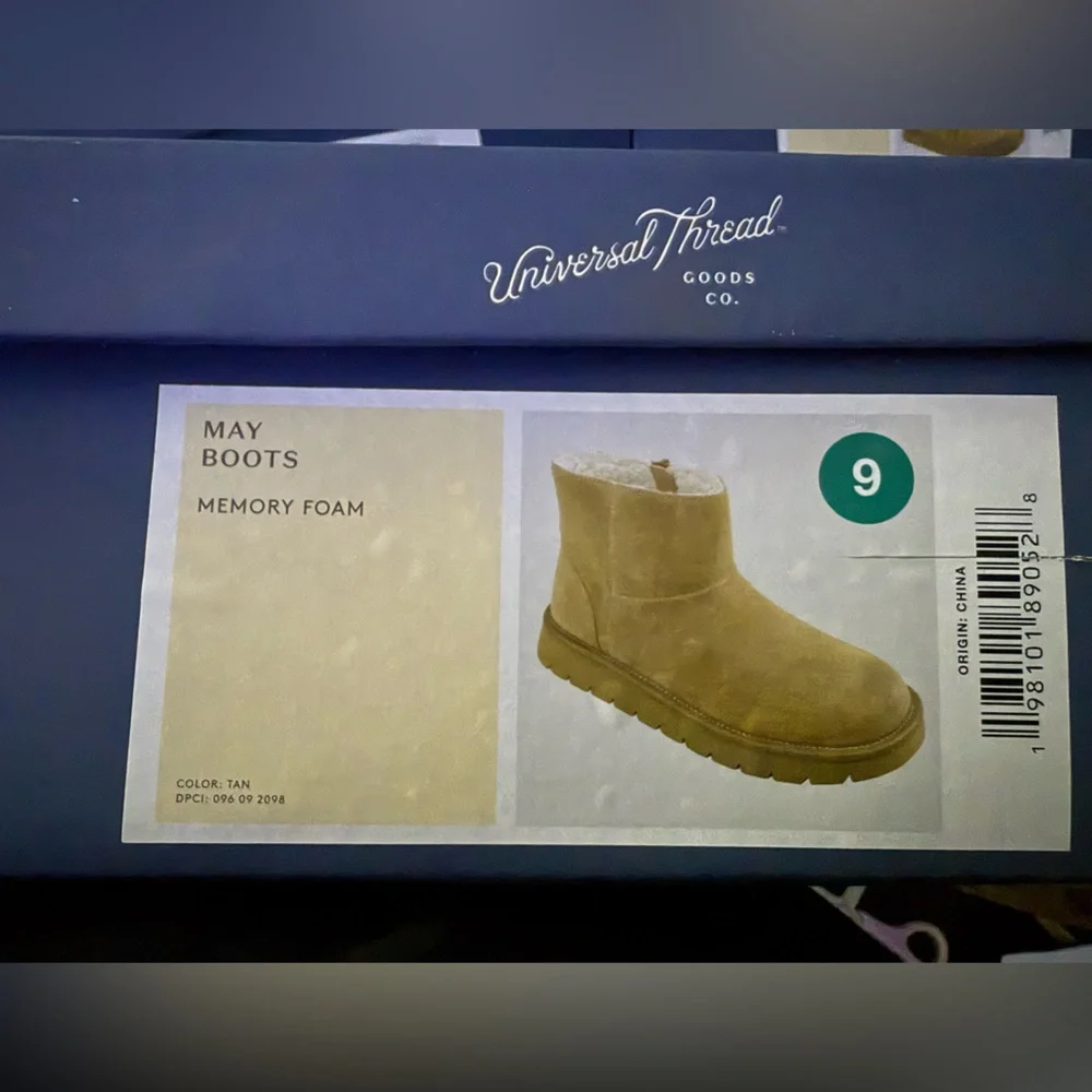 Universal Thread Women’s May Tan Suede  Boots with Memory Foam Insole . Size 9